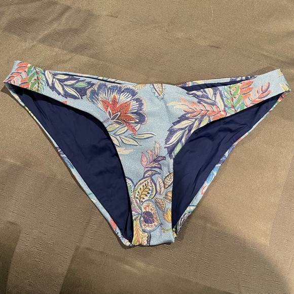 Gorgeous BECCA bikini - Picture 2 of 7